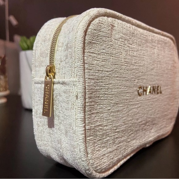 CHANEL Makeup Bag 2023 Holiday Beige Pouch Only Limited Edition! Authentic! NEW! - Picture 3 of 6